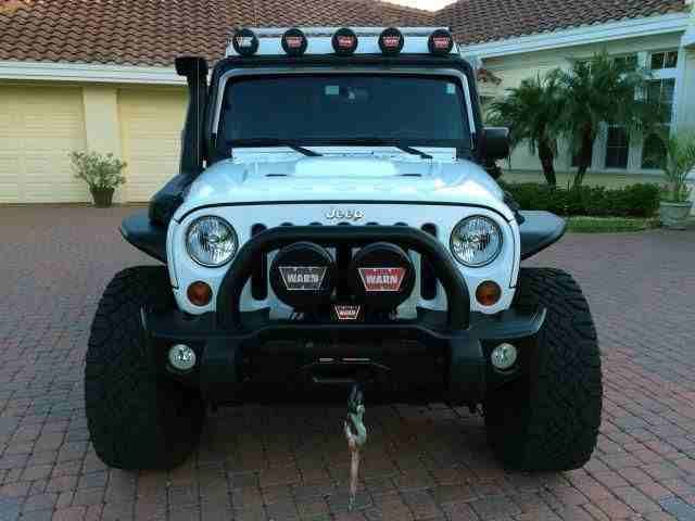 2013 Jeep Wrangler Unlimited Rubicon for sale , it is still very clean and neat, full option with perfect tyres, no mechanical fault or accident record ( george_wilson014@hotmail.com )